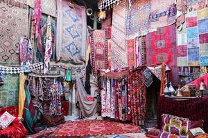 alfombras tradicionales turcas en goreme, nevsehir, pavo foto