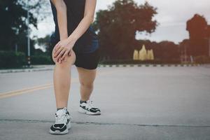 Fitness girl runner before running in the park A woman in running begins to pose on the road in the park. sports and running concept photo