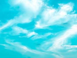 fondo nublado abstracto, hermosas rayas naturales de cielo y nubes, hermoso paisaje natural foto