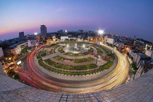 Wongwian Yai, Bangkok, Thailand.Match 3 2019 Traffic light with long haul cars is a line around the big circle. photo