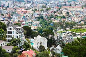 da lat city, vietnam - 15 de julio de 2022 paisaje en la ciudad de da lat city, vietnam es un popular destino turístico. ciudad turística en vietnam desarrollado. foto