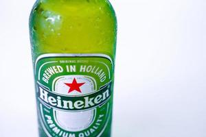 marinette,wi-nov29,2021- cerveza heineken, cerrada en hielo desde 1975, la mayoría de la cerveza heineken se ha producido en la cervecería en zoeterwoude, países bajos. foto