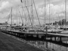 en el río schlei en schleswig holstein foto