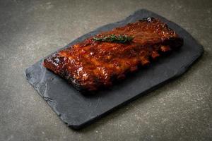 costillas de cerdo a la parrilla y barbacoa foto