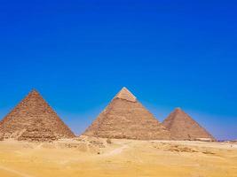 pirámides de giza, egipto, desde la meseta hasta el sur del complejo foto