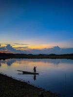 persona en el lago foto