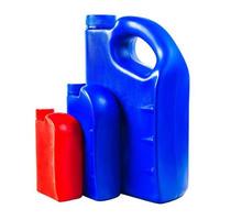 recipiente de plástico para aceite de motor aislado, ruta de recorte de botellas de aceite de coche foto