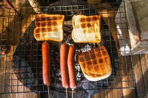 desayuno en estufa de leña foto