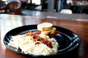 traditional spaghetti carbonara photo