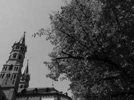 la ciudad de wuerzburg en el río principal foto