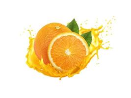 naranja con salpicadura aislada en fondo blanco,retoque fotográfico de jugo de naranja foto