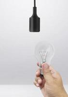 cambio de lámpara led de ahorro de energía foto