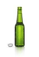 botella de cerveza verde con cuentagotas foto