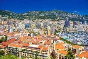 centro de la ciudad con casas y hoteles, la condamine, monte-carlo, mónaco, cote d'azur, riviera francesa foto