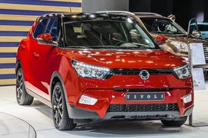 frankfurt - sept 2015 ssangyong tivoli presentado en iaa interna foto