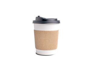 taza de café de papel sobre fondo blanco. taza de café aislada foto