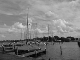 en el río schlei en schleswig holstein foto