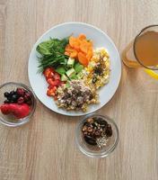 Brown rice with linseed and chia seeds, scrambled eggs, avocado pieces, carrots, red pepper, dill, spinach. Walnuts, pumpkin and sunflower seeds, dates. Strawberries, cherries, blueberries. Green tea photo