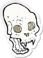 pegatina retro angustiada de un cráneo de vampiro espeluznante de dibujos animados vector