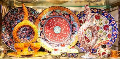 cerámica turca en el gran bazar, estambul, turquía foto