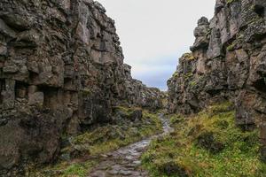 valle en el parque nacional de Thingvellir, suroeste de Islandia foto