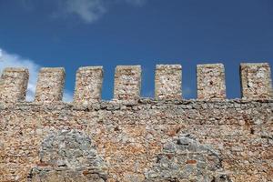 muralla del castillo de alanya en alanya, antalya, turquía foto