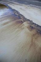 derrame de petróleo del golfo se muestra en una playa foto