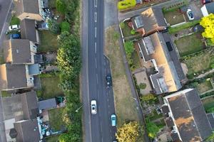 imágenes aéreas de drone vista de ángulo alto de londres luton ciudad de inglaterra gran bretaña foto