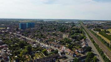 tren en vías y hermosa vista aérea e imágenes de alto ángulo de la estación leagrave de londres luton ciudad de inglaterra reino unido foto