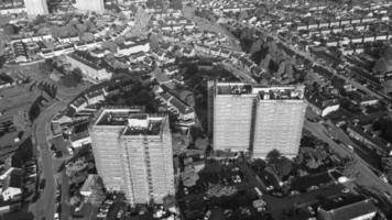 vista aérea clásica en blanco y negro de gran ángulo del paisaje urbano de inglaterra gran bretaña foto