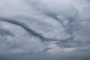 impresionantes formaciones de nubes asperatus en el cielo foto