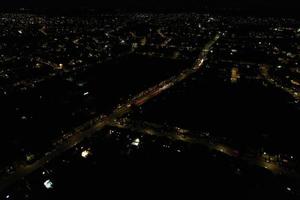 vista aérea de alto ángulo de la ciudad británica en la noche ciudad británica foto