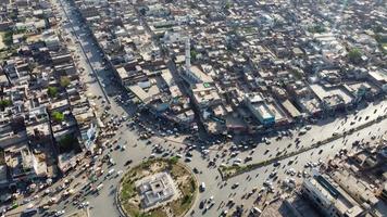 vista aérea de ángulo alto de la ciudad de sheikhupura de punjab pakistán, imágenes de drones. sheikhupura también conocida como qila sheikhupura, es una ciudad en la provincia pakistaní de punjab. foto