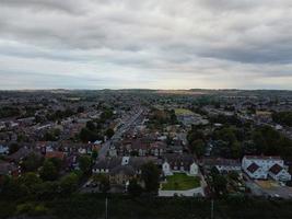 imágenes aéreas y vista de ángulo alto de la ciudad de luton de inglaterra y zona residencial del reino unido foto