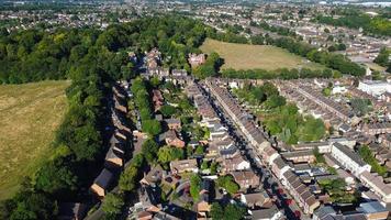 imágenes aéreas de drone vista de ángulo alto de londres luton ciudad de inglaterra gran bretaña foto