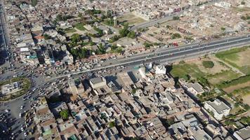 vista aérea de ángulo alto de la ciudad de sheikhupura de punjab pakistán, imágenes de drones. sheikhupura también conocida como qila sheikhupura, es una ciudad en la provincia pakistaní de punjab. foto