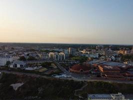 vista aérea y material de archivo en ángulo alto de la mejor playa de arena y la ciudad de bournemouth de inglaterra, reino unido, foto