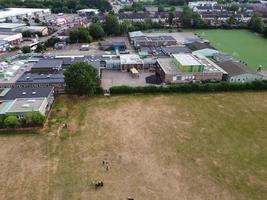 vista aérea y material de archivo en ángulo alto del parque infantil en la ciudad de luton, inglaterra, reino unido foto