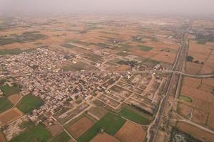 vista aérea de la aldea kala shah kaku de punjab pakistán, kala shah kaku también conocida como ksk es una ciudad ubicada en el distrito de sheikhupura, punjab, pakistán. es parte de sheikhupura foto