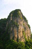 naturaleza de belleza de montaña alta en phaatthalung sur de tailandia foto