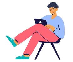 el hombre está trabajando en una computadora. concepto de comunicación empresarial. chico joven está sentado en una silla con una tableta. freelance, negocio, trabajo, estudiante. ilustración vectorial plana de moda aislada vector