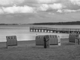 la playa de eckernfoerde en alemania foto