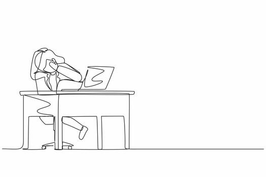 Single one line drawing scared woman manager looking at laptop computer screen. Shocked girl watching video on her notebook computer at home. Continuous line draw design graphic vector illustration