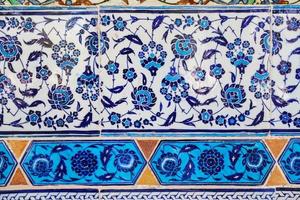 azulejos azules en el palacio de topkapi foto