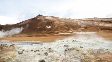 área geotérmica de namafjall en islandia foto