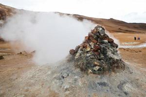 área geotérmica de namafjall en islandia foto