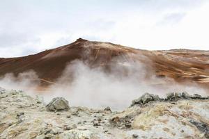 área geotérmica de namafjall en islandia foto