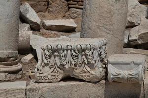 orden arquitectónico en la ciudad antigua de éfeso foto