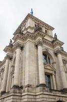 parlamento alemán, edificio del reichstag en berlín, alemania foto