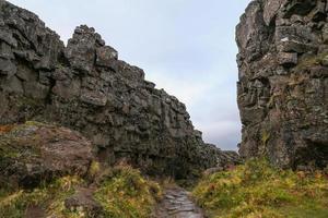 valle en el parque nacional de Thingvellir, suroeste de Islandia foto